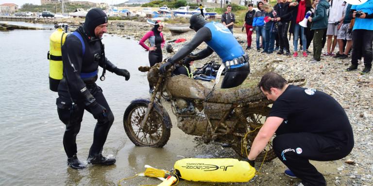 «Χαμένοι θησαυροί» στο βυθό του Αιγαίου: Από χριστουγεννιάτικα δέντρα μέχρι και… μοτοσυκλέτες