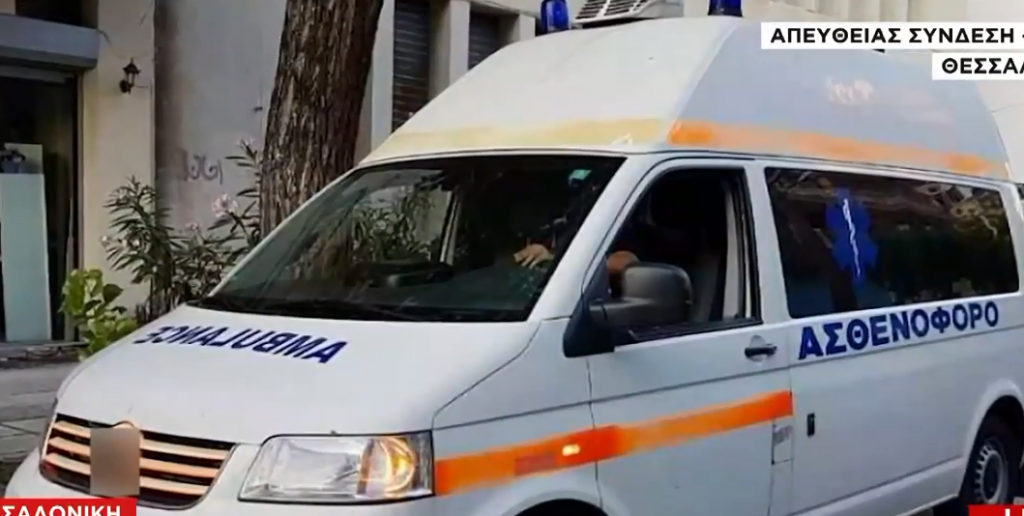 Μεταμφίεζε μετανάστες σε νοσηλευτές και τους μετέφερε με «μαϊμού» ασθενοφόρο