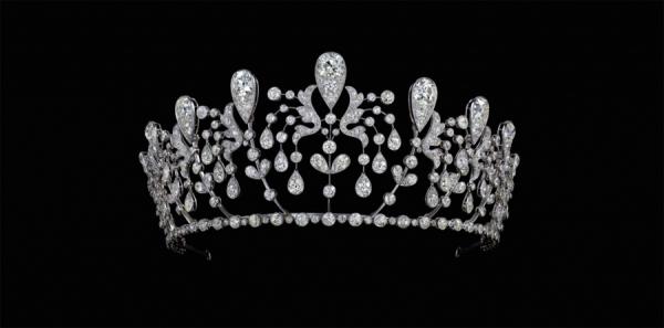 Οι μυθικές τιάρες του οίκου Chaumet για αυτοκράτειρες και βασίλισσες σε έκθεση στο Μονακό