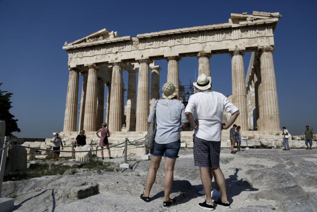 Συναγερμός στον ελληνικό τουρισμό μετά από πέντε χρόνια