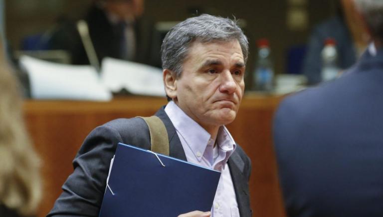 Στενό μαρκάρισμα σε Τσακαλώτο από το Eurogroup