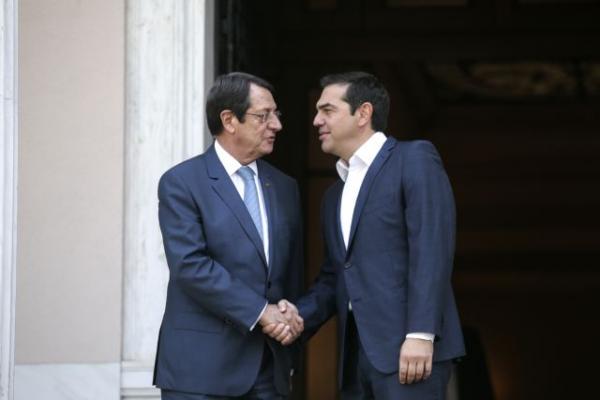 Συνάντηση Τσίπρα – Αναστασιάδη πριν την κηδεία του Χριστόφια