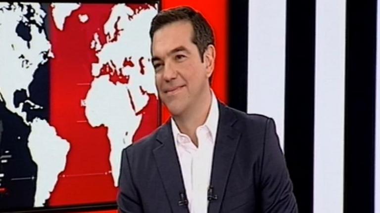 Ο Τσίπρας ζητούσε συγγνώμη, αλλά τα ρουσφέτια συνεχίζονταν