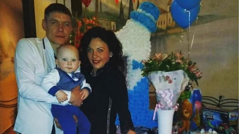 Φρίκη στην Ουκρανία: Δίχρονο αγοράκι έμεινε δίπλα στους νεκρούς γονείς του για δύο μέρες