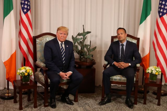 Ξαναχτύπησε ο Τραμπ: Μίλησε για «τείχος» και στα… ιρλανδικά σύνορα