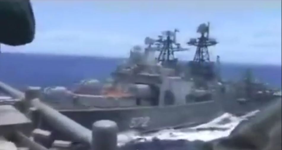 Βίντεο από την παραλίγο σύγκρουση ρωσικού αντιτορπιλικού με αμερικανικό καταδρομικό
