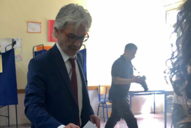 Εκλογές 2019: Ψήφισε ο υποψήφιος δήμαρχος Πειραιά Νίκος Βλαχάκος