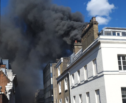 Μεγάλη φωτιά στο κτίριο της Thai Airways στο Λονδίνο