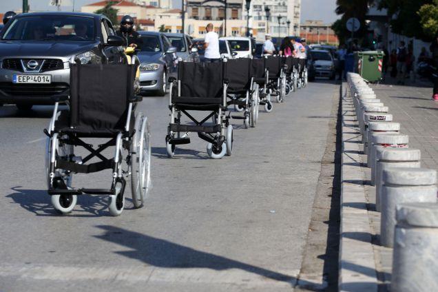 «Επιστρέφω σε 5 λεπτά»: Διαμαρτυρία ΑΜΕΑ στη Θεσσαλονίκη