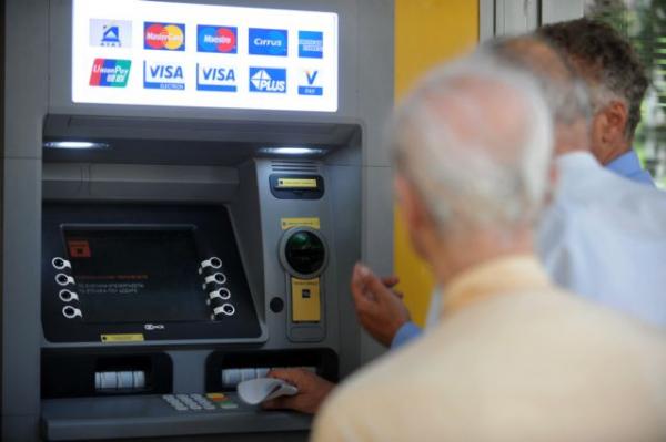 Πρωτοφανές: Έπαθε ηλεκτροπληξία ενώ έκανε ανάληψη σε ΑΤΜ