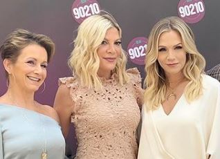 Beverly Hills: Ντόνα, Άντρεα και Κέλι με μαγιό, 29 χρόνια μετά