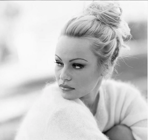 Πάμελα Άντερσον: Αποκάλυψε γιατί χώρισε στο Ινσταγκραμ