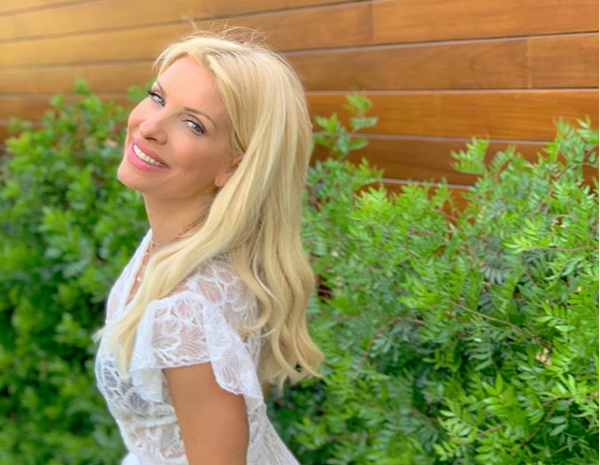 Ελένη Μενεγάκη: Ευχήθηκε «καλό καλοκαίρι» στους ακολούθους της