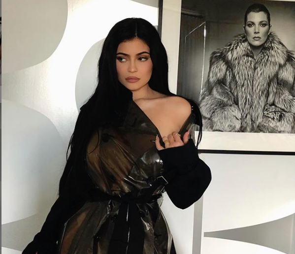 Η «καυτή» φωτογραφία της Κάιλι Τζένερ που «έριξε» το Instagram