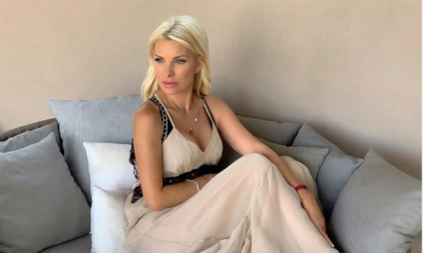 Ελένη Μενεγάκη: ποζάρει και «ρίχνει» το Instagram