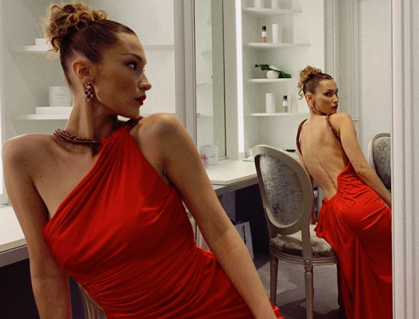 Μπέλα Χαντίντ: Απολογήθηκε για την προσβλητική φωτογραφία