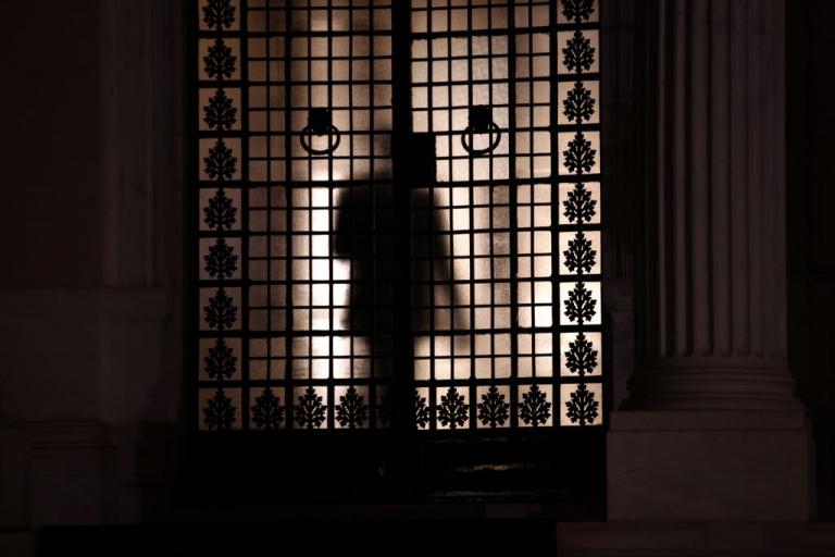 «Ο σώζων εαυτόν σωθήτω» στην κυβέρνηση λίγο πριν τις εθνικές εκλογές