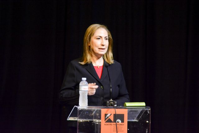 Ξενογιαννακοπούλου : Διαψεύδει κατηγορηματικά τα περί μαζικών προσλήψεων συμβασιούχων