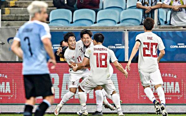 Σούπερ θέαμα και ισοπαλία για Ουρουγουάη και Ιαπωνία