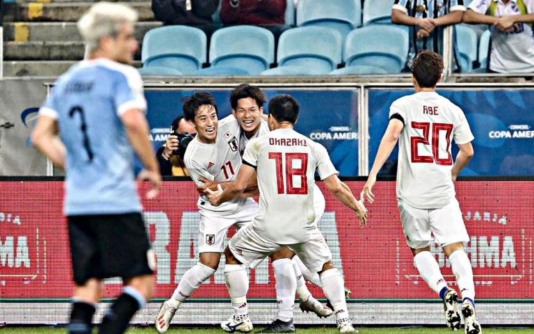 Σούπερ θέαμα και ισοπαλία για Ουρουγουάη και Ιαπωνία