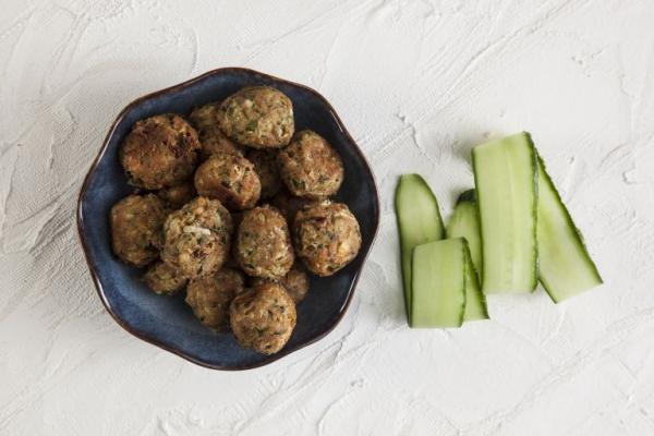 Αγγουροκεφτέδες με ανθότυρο