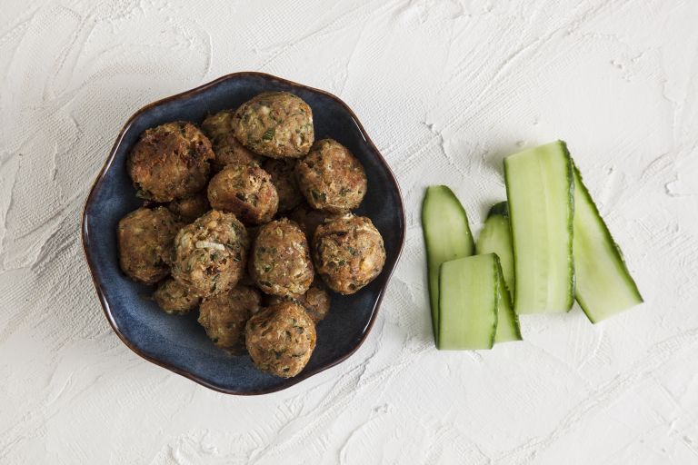 Αγγουροκεφτέδες με ανθότυρο