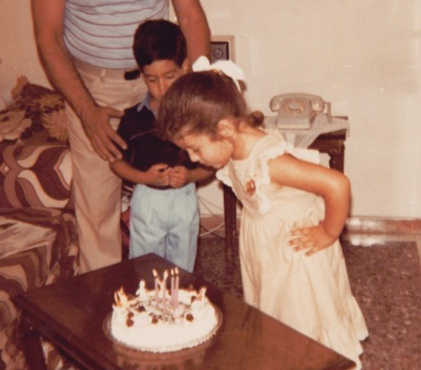 Το κοριτσάκι της φωτογραφίας είναι γνωστή παρουσιάστρια