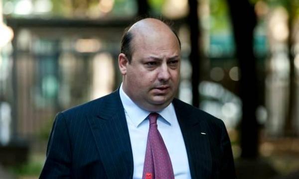 Αχιλλέας Καλλάκης: Ο «δον» που έκλεψε 749 εκ. λίρες από τις βρετανικές τράπεζες