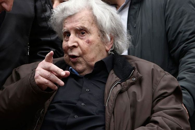 Μήνυμα στους Έλληνες από τον Μίκη Θεοδωράκη: Ενωθείτε να γίνουμε ξανά λαός με λάμψη