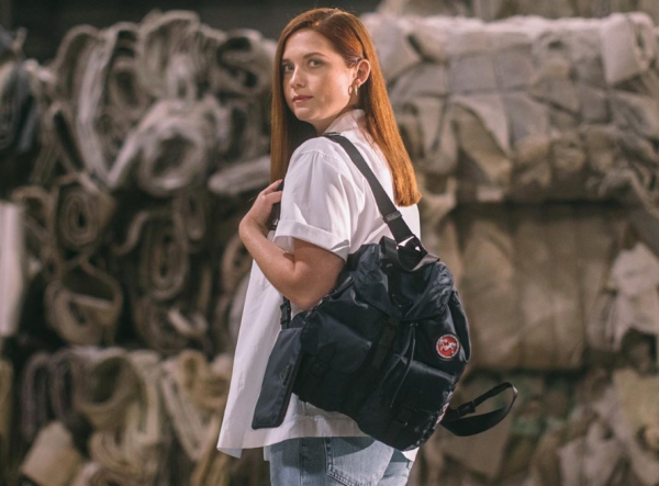 Ο οίκος Prada κάνει το νάιλον «πράσινο»