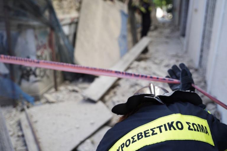 Φωτογραφίες από ζημιές σε κτίρια μετά τον ισχυρό σεισμό