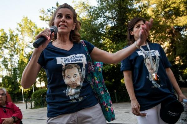 Το τρυφερό φιλί της Μανωλίδου στον Γεωργιάδη