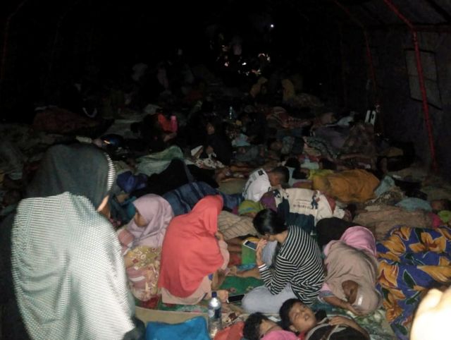 Σεισμός Ινδονησία: Ένας νεκρός και εκατοντάδες κατεστραμμένα σπίτια