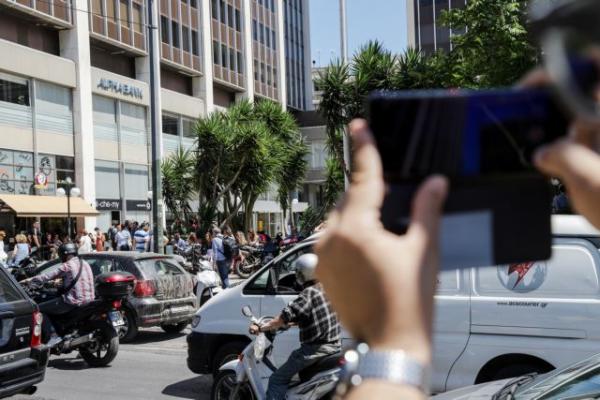 Σεισμός Αθήνα: Πώς κατέγραψαν οι πολίτες τη στιγμή της δόνησης