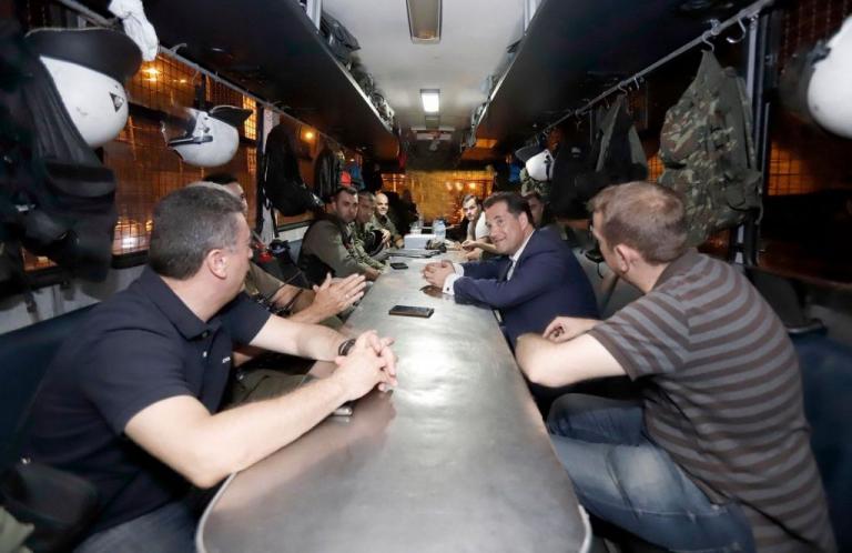 Στην κλούβα των ΜΑΤ στο Πολυτεχνείο ο Άδωνις Γεωργιάδης