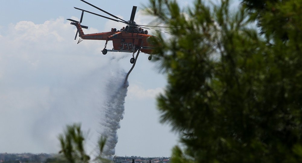 Φωτιά στον Κιθαιρώνα: Εκατοντάδες πυροσβέστες - Μάχη με τις φλόγες και τους ανέμους
