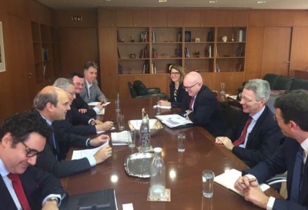 Συνάντηση Χατζηδάκη με τον υφυπουργό Εξωτερικών των ΗΠΑ