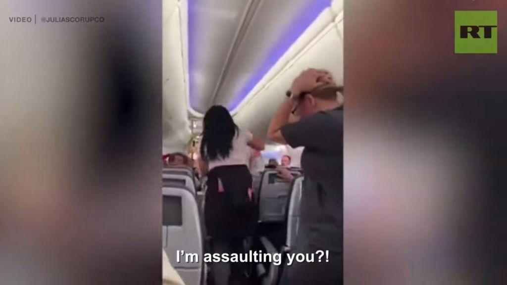 Του έφερε το λάπτοπ στο κεφάλι γιατί… κοίταξε άλλη