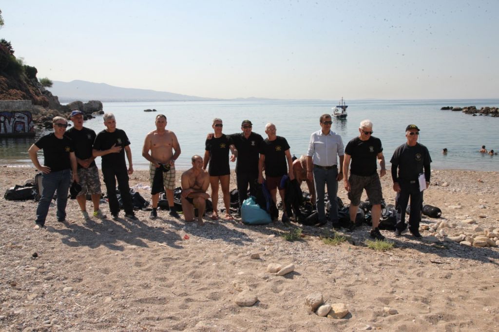 Καθαρισμός της παραλίας «Βοτσαλάκια» με τη στήριξη του Δήμου Πειραιά