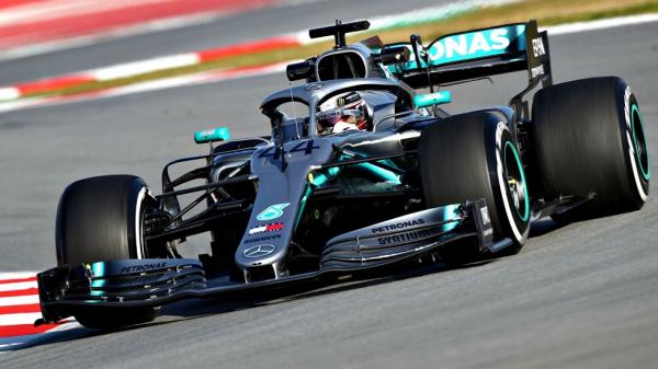 Εύκολα στην pole position ο Χάμιλτον