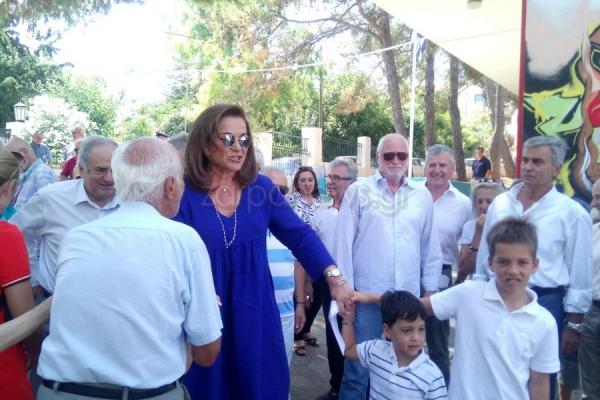 Με τα εγγόνια της ψήφισε η Ντόρα Μπακογιάννη