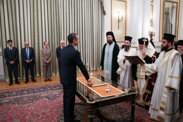 Δύο διαφορετικοί κόσμοι: Από την ορκωμοσία του ΣΥΡΙΖΑ το 2015, στην νέα κυβέρνηση ΝΔ