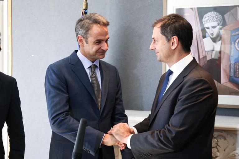 Συνάντηση Μητσοτάκη – Θεοχάρη: Νέο 10ετές στρατηγικό σχέδιο για τον τουρισμό