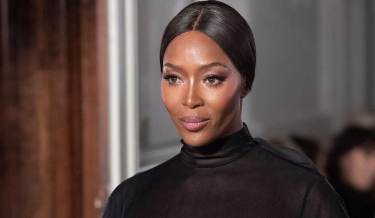 Ναόμι Κάμπελ: Πώς παραμένει αψεγάδιαστη στα 49 της