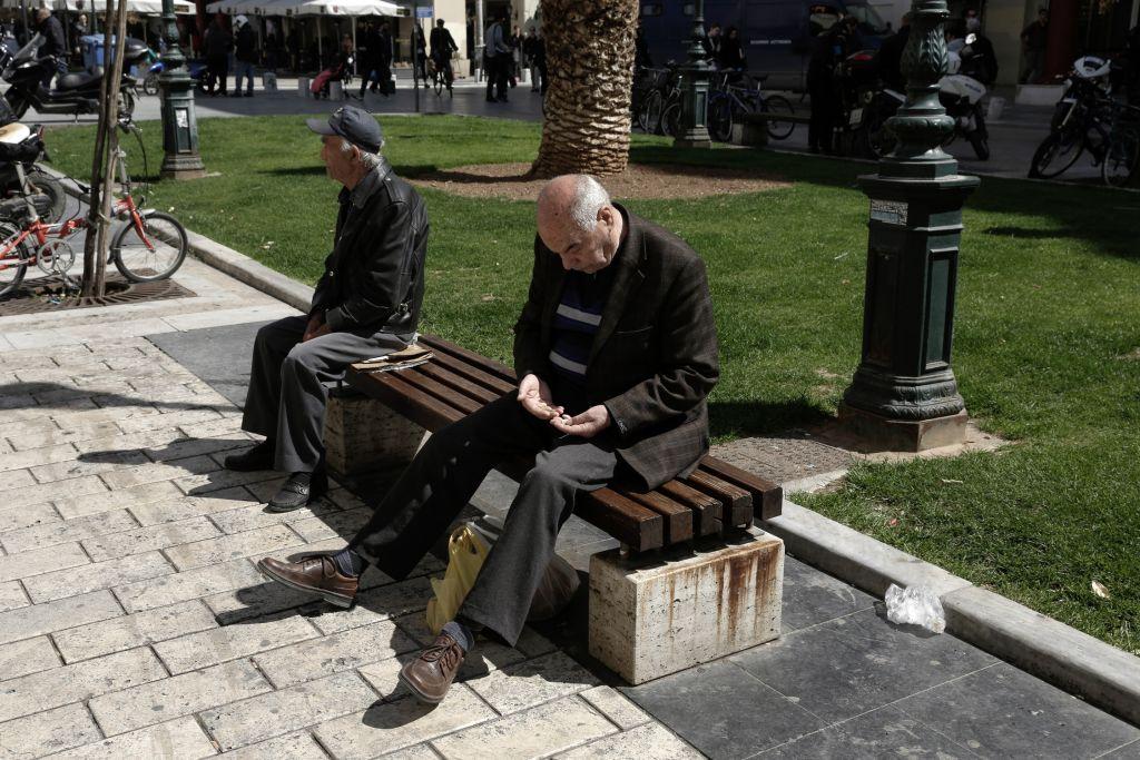 Αναδρομικά: Ποιοι και πότε θα λάβουν έως 7.338 ευρώ
