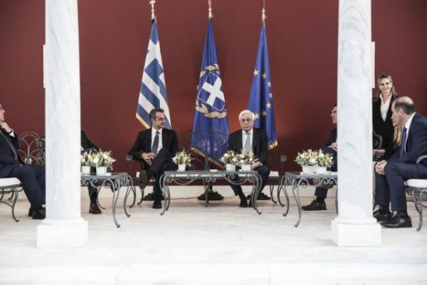 Όταν ο Βαρουφάκης… έστησε τους πολιτικούς αρχηγούς