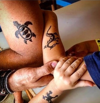 Ποιος ηθοποιός έκανε τατουάζ μαζί με τα παιδιά του;