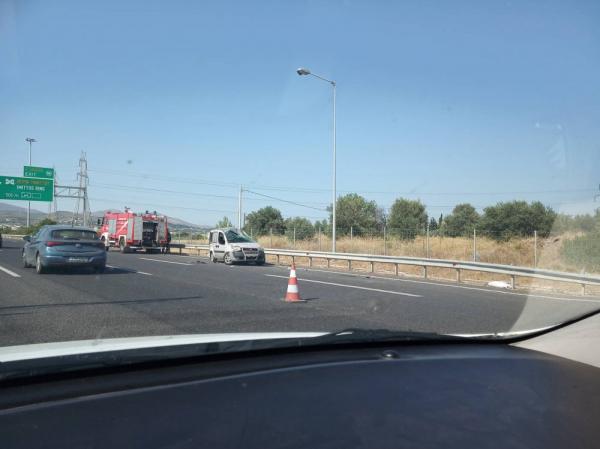 Σοβαρό τροχαίο στην Αττική Οδό με 4 τραυματίες