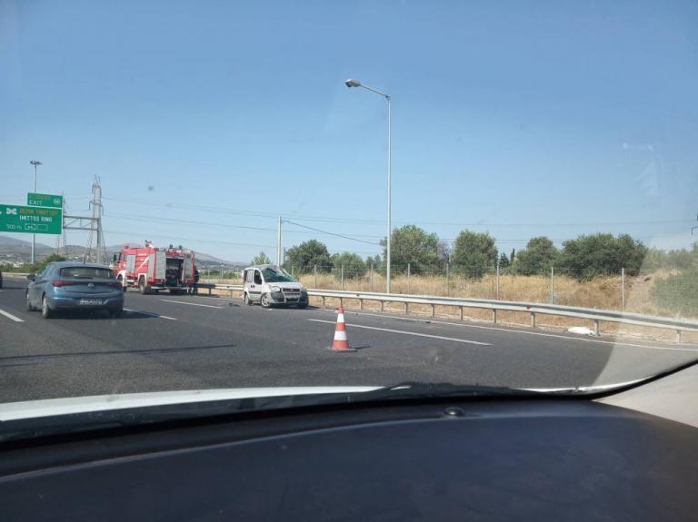 Σοβαρό τροχαίο στην Αττική Οδό με 4 τραυματίες