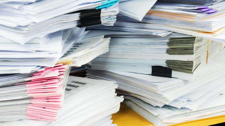 Ελλάς το μεγαλείο σου: Πώς το Δημόσιο ταλαιπωρεί τους επιχειρηματίες – Τι αλλάζει